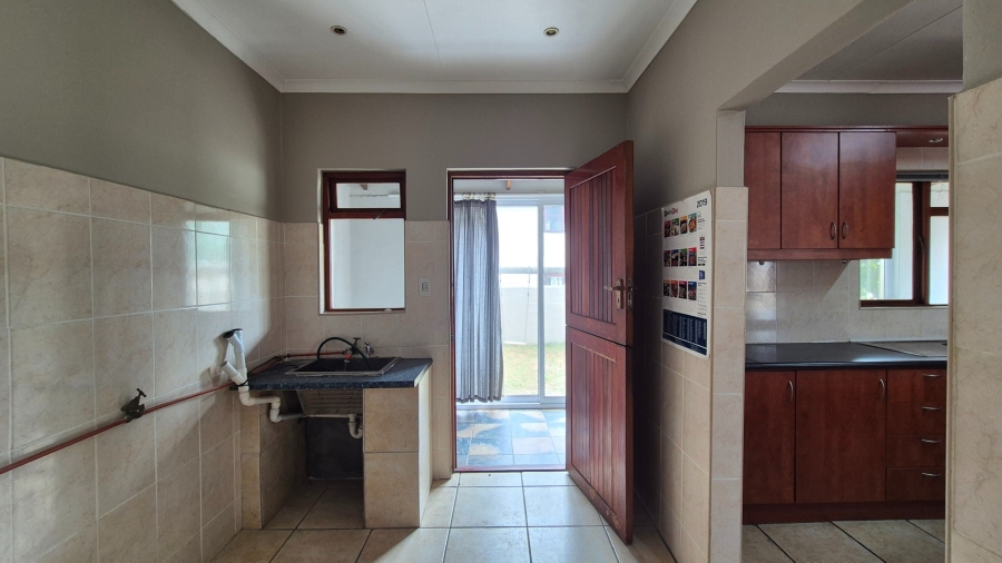5 Bedroom Property for Sale in Country Club Western Cape